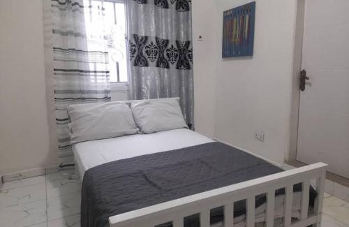 West Coast Division House | Family-Friendly Tapis Guest House with High Guest Ratings