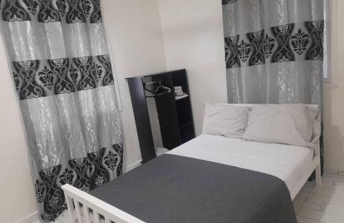 West Coast Division House | Family-Friendly Tapis Guest House with High Guest Ratings