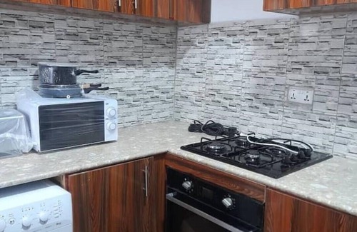 West Coast Division House | Cozy Tapis Guest House: Ideal for Family-Friendly Stays