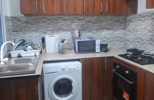 West Coast Division House | Cozy Tapis Guest House: Ideal for Family-Friendly Stays