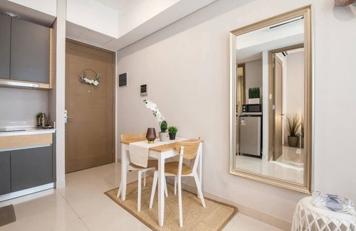 Jakarta Apartment | Elegant 1BR Suite in Prime Location Near Malls