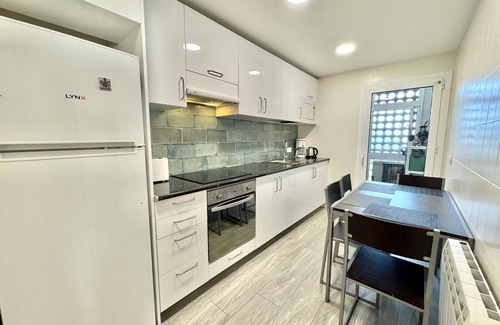 Roses Town Center Apartment | Relaxing Stay Near Beach with Spa and Family-Friendly Amenities