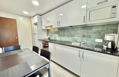 Roses Town Center Apartment | Relaxing Stay Near Beach with Spa and Family-Friendly Amenities