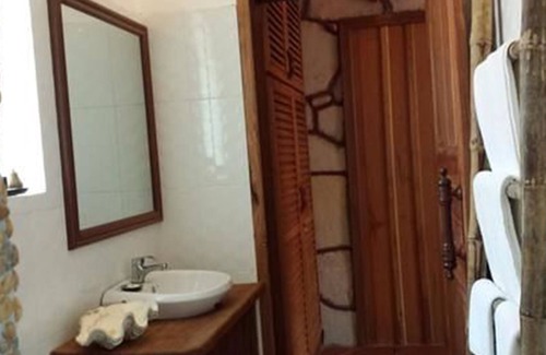 Krong Kaeb Hotel | Eco-Friendly Tara Lodge: Family & Pet Friendly Retreat