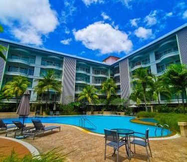 Kuala Teriang Apartment | Picturesque Sea Breeze 99 Islands with Oceanfront Pool & Spa