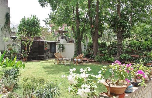 Bani Park Hotel | Discover Tara Niwas: Pet Friendly Haven with Spa & Dining