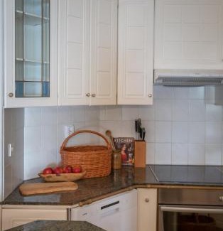 Cove Tri Zala (Zrnovo) Hotel | Experience Comfort and Ocean Views at Tara's Lodge