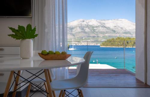 Cove Tri Zala (Zrnovo) Hotel | Experience Comfort and Ocean Views at Tara's Lodge