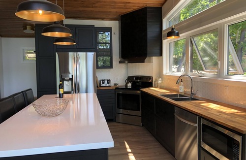 Parry Sound Cottage | Experience Taradise on Otter Lake with Scenic Views & More
