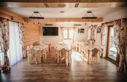 Czarny Dunajec Bed & Breakfast | Top-Rated Family Haven: Tarasówka u Zająca Awaits You