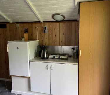 Tarm House | Cozy Tarm Camping Hytte for Two with Pool & Pet Friendly