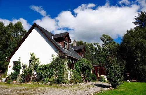 Kinlocheil House | Experience Tarmachan Cottage - West Highland Family Retreat