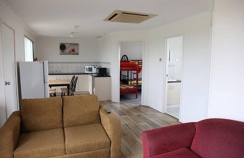 Wallaroo Cabin | Family-Friendly Tarnasey Farm: Rated 9.4/10 with Breakfast