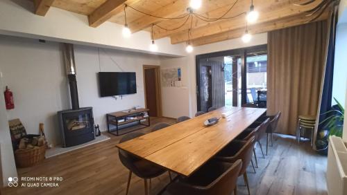 gmina Zembrzyce Villa | Relax at Tarnawa Gold: Pool, Sauna & Ocean Views Await