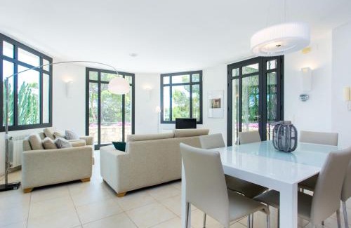 Miami Platja Villa | Enchanting TarracoHomes: Villa with Private Pool & Beach Access
