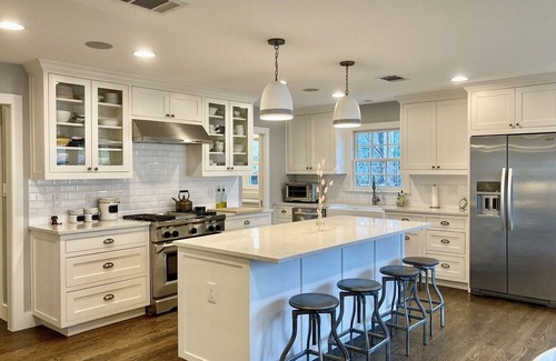 Tarrytown House | Experience Tarrytown Colonial Farmhouse with Resort Pool
