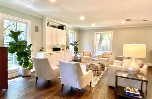 Tarrytown House | Experience Tarrytown Colonial Farmhouse with Resort Pool