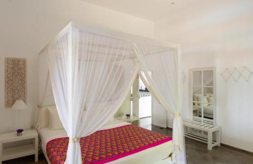 Thiranagama Villa | Discover Taru Villas 906 - Hikkaduwa with Oceanfront Bliss