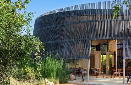Vanathavilluwa Hotel | Indulge in Taru Villas Villu - Wilpattu with Pool & Breakfast
