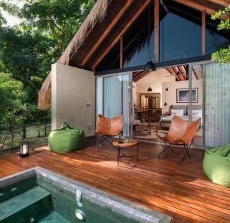 Vanathavilluwa Hotel | Indulge in Taru Villas Villu - Wilpattu with Pool & Breakfast