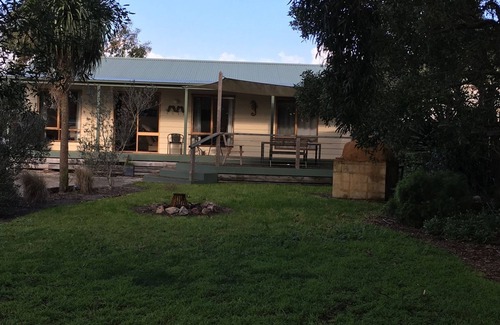 Tarwin Lower House | Pet-Friendly Tarwin Retreat by the Scenic River