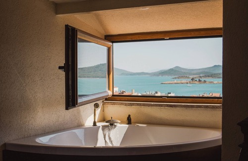 Ayvalik Hotel | Discover Tas Konak Hotel: Family-Friendly with Breakfast