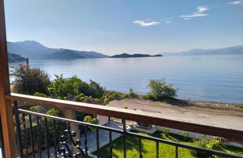 Marathias House | Pet-Friendly Tas Millstone House with Oceanfront Views