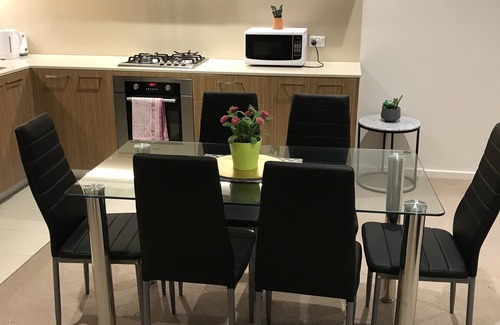 Adelaide Central Business District Apartment | Cozy Tasha's Apartments: Breakfast & Family-Friendly Stay