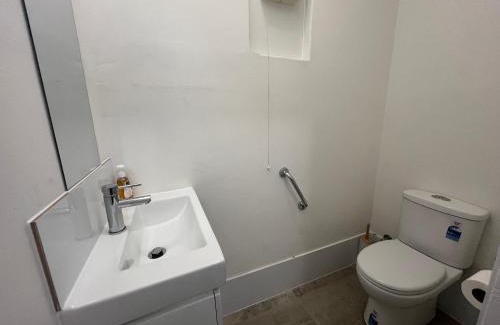 Greenacres Apartment | Cozy Tasha's Duplex on Muller with Hot Tub & Family Fun