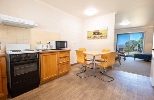 Scamander Villa | Relax at Tasman Villa with Oceanfront Views & Spa