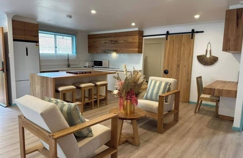 Caves Beach Villa | Discover Tasmans Hideaway: Oceanfront Villa Near Caves B