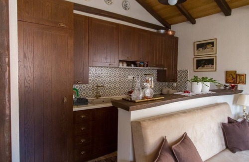 Kalambaka Apartment | Scenic Tasos House with Panoramic Views & Breakfast Included