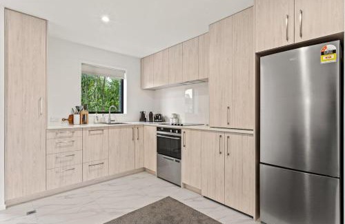 Henderson House | Tasteful Auckland 2 Bed 1 Bath