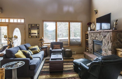 Stanley Hills Condo | Elegant Lofted Condo with Private Hot Tub & Mountain Views