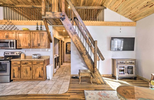 Pagosa Springs Cottage | Inviting Log Cabin Retreat by Lake Pagosa with Great Amenities