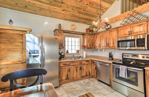 Pagosa Springs Cottage | Inviting Log Cabin Retreat by Lake Pagosa with Great Amenities