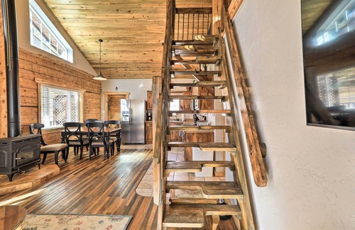 Pagosa Springs Cottage | Inviting Log Cabin Retreat by Lake Pagosa with Great Amenities