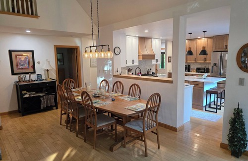 Southwest Harbor Cottage | Inviting Mountain Cottage Just Steps from Ocean and Acadia