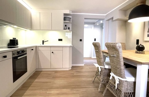 Loog Apartment | Elegant Vacation Apartment with Ocean View & Pool Access