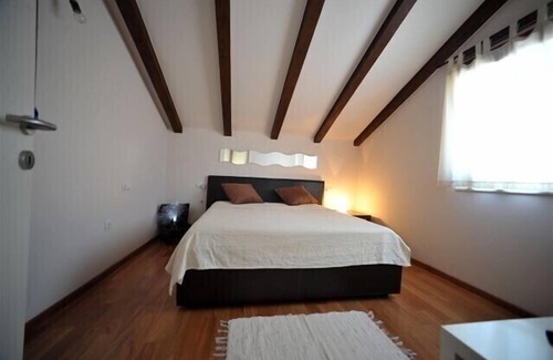 Murter House | Family-Friendly House in Murter with Oceanfront Pool