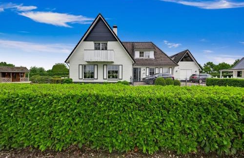 Didam Villa | Tasteful Villa in Didam with Garden, cleaning included
