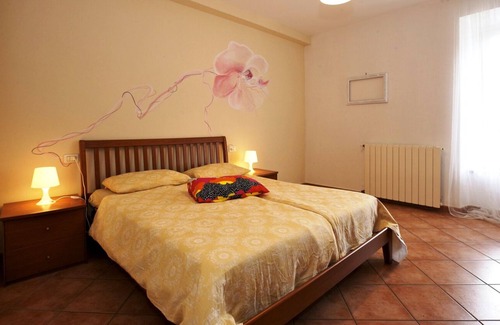 Tronzano Lago Maggiore Apartment | Tastefully furnished 2-room apartment with sea garden and beach