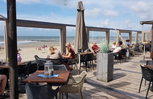 Julianadorp aan zee Apartment | Oceanfront Apartment with Large Balcony Near the Beach