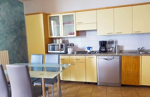 Lezzeno Apartment | Cozy 2-Room Apartment with Pool & Private Beach Access