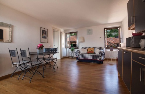 Pallanza Apartment | Tastefully furnished 2 bedroom apartment in the picturesque old town of Suna