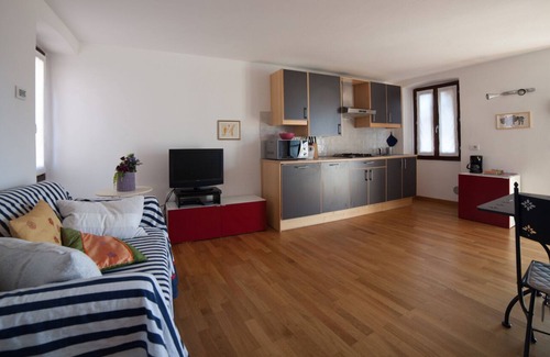 Pallanza Apartment | Tastefully furnished 2 bedroom apartment in the picturesque old town of Suna