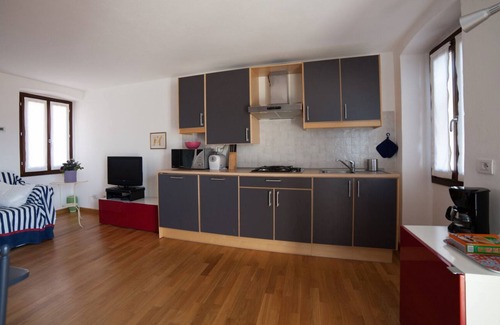 Pallanza Apartment | Tastefully furnished 2 bedroom apartment in the picturesque old town of Suna