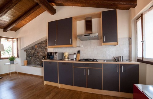 Pallanza Apartment | Tastefully furnished 2 bedroom apartment in the picturesque old town of Suna