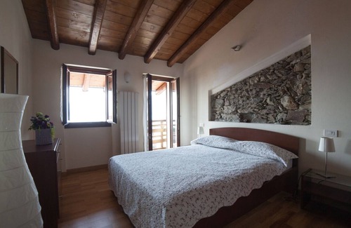 Pallanza Apartment | Tastefully furnished 2 bedroom apartment in the picturesque old town of Suna