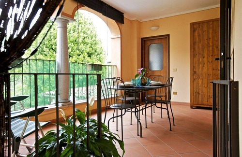 Pallanza Apartment | Elegant 2½-Room Apartment with Garden & Lake View